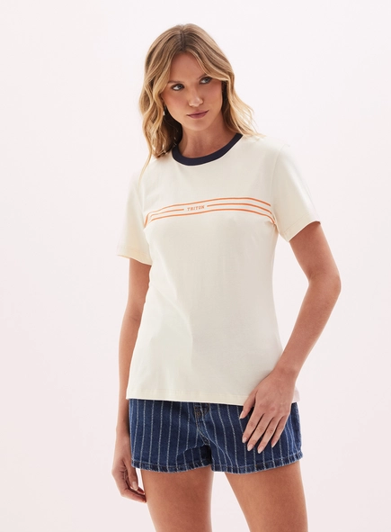 Camiseta Feminina Com Estampa Frontal