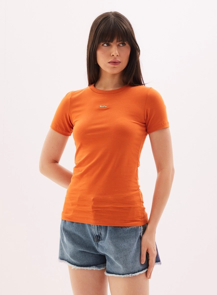 Camiseta Feminina Com Detalhes