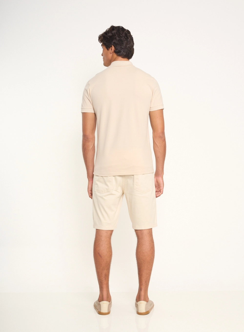 Polo Masculina Com Logo Bordado Bege