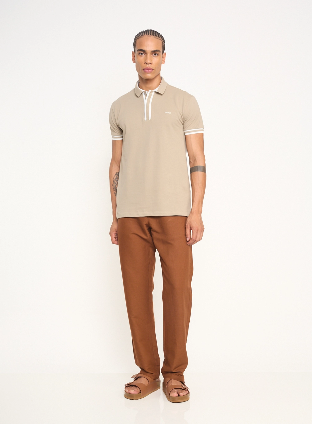 Polo Masculina Com Frisos Contrastantes Bege