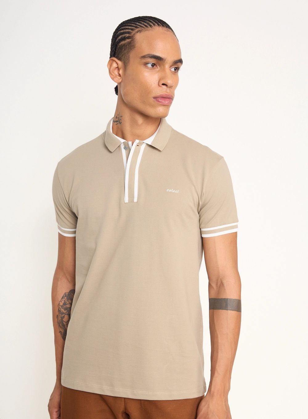 Polo Masculina Com Frisos Contrastantes Bege
