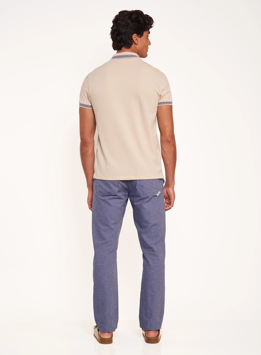 Polo Masculina Com Gola Retilínea Trabalhada Bege