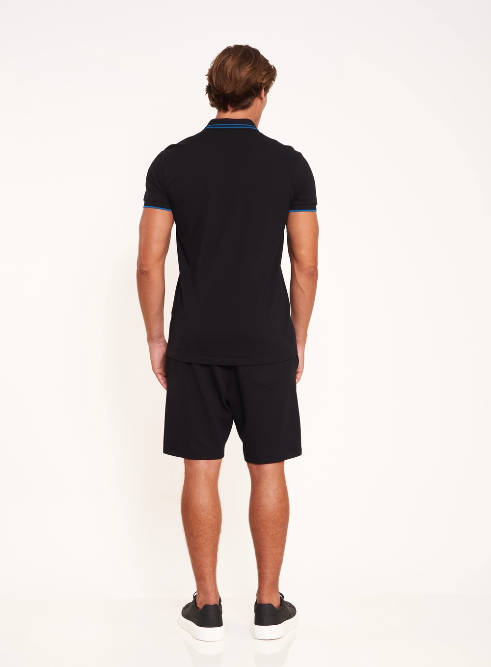 Polo Masculina Com Frisos E Logo Preto