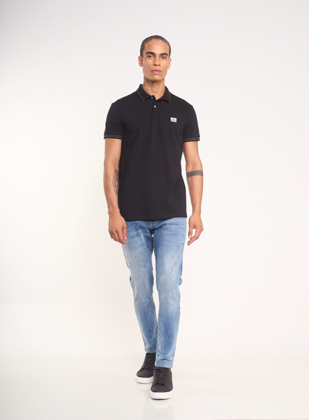 Polo Masculina Com Frisos E Patch Preto