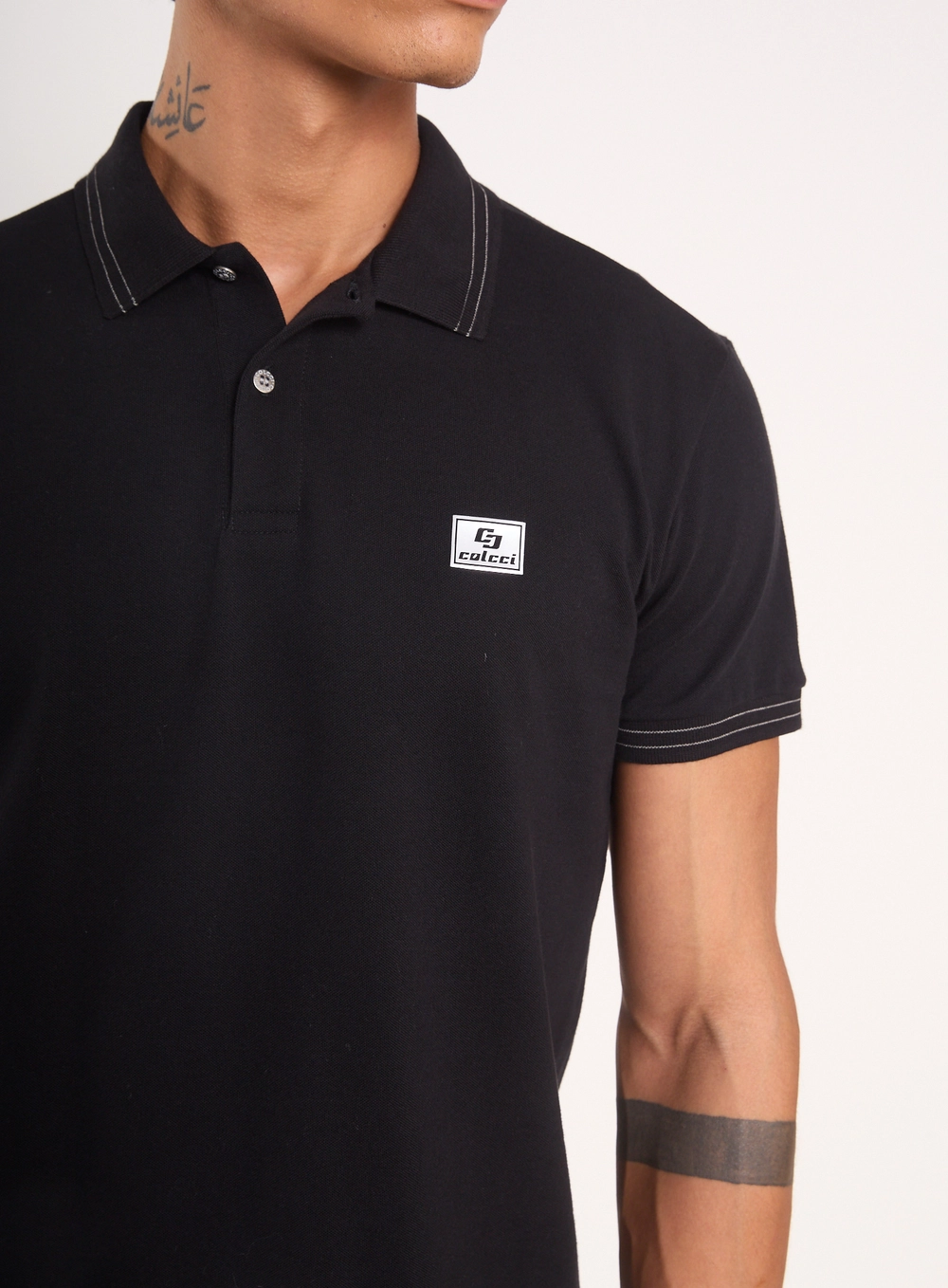 Polo Masculina Com Frisos E Patch Preto