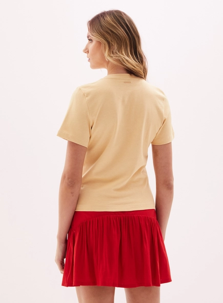 Camiseta Feminina Com Detalhe