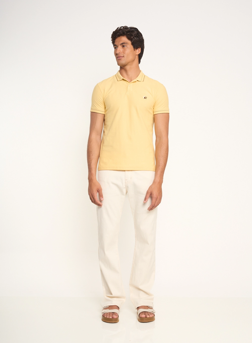 Polo Masculina Com Frisos E Botões Amarelo