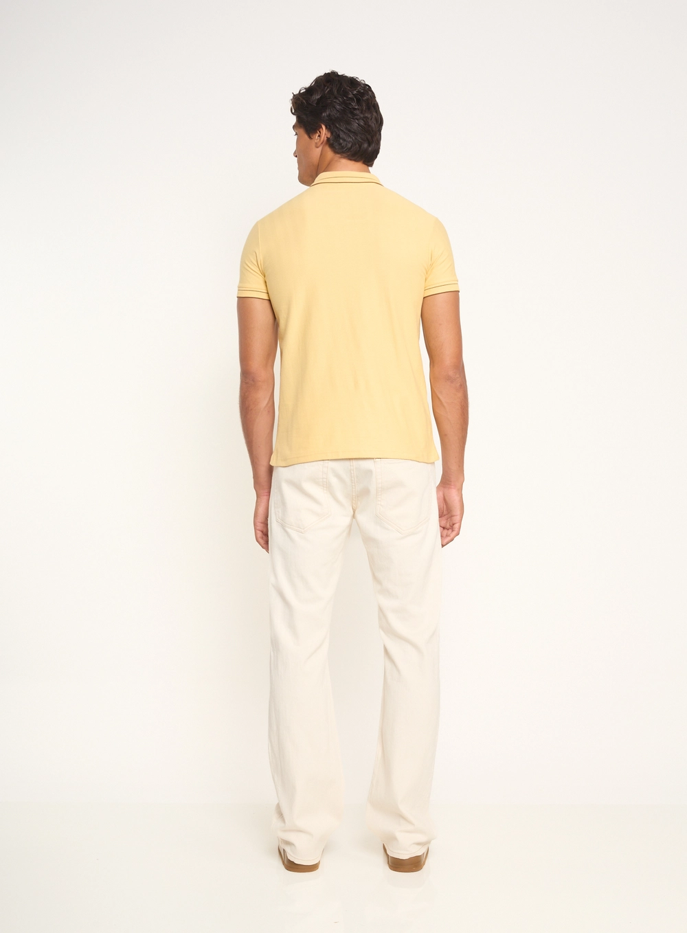 Polo Masculina Com Frisos E Botões Amarelo