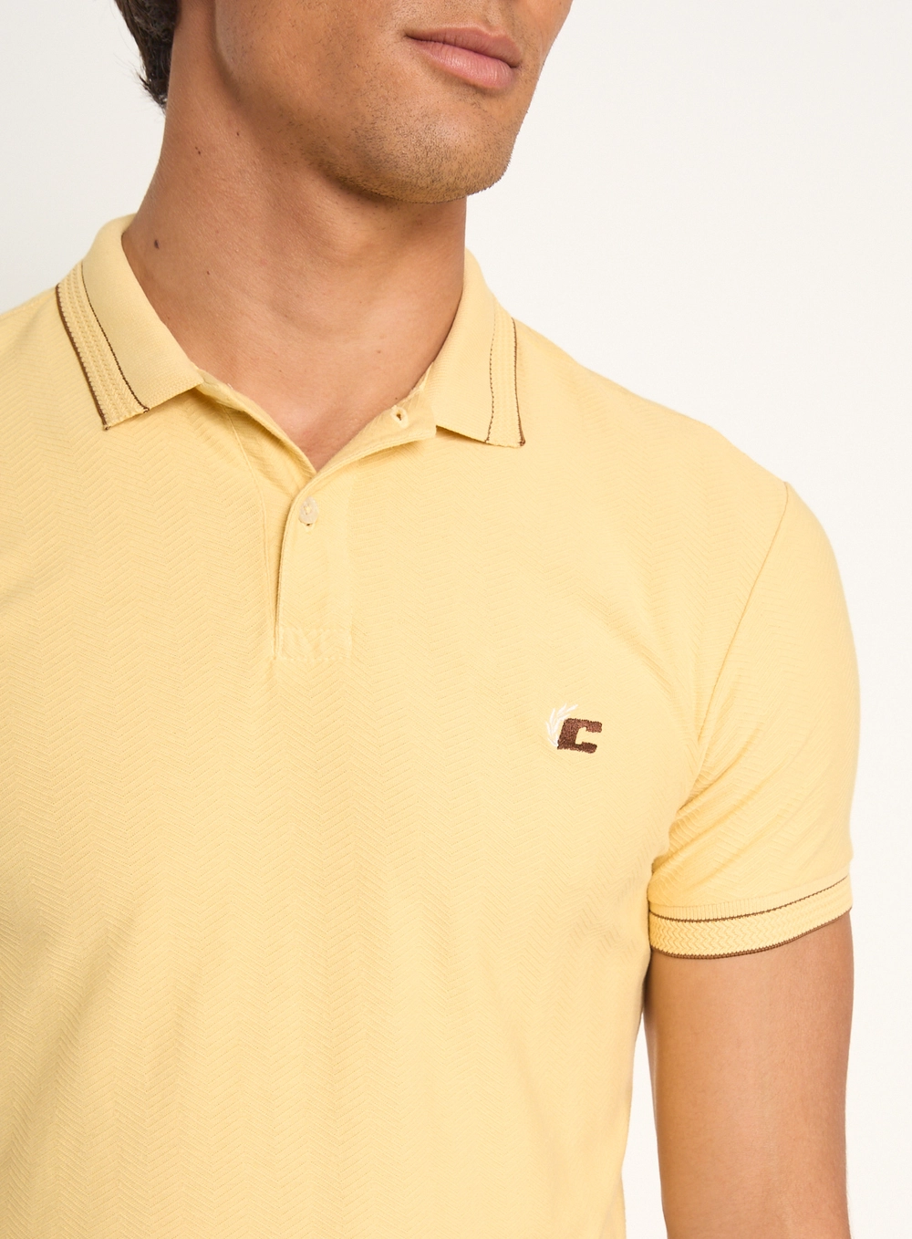 Polo Masculina Com Frisos E Botões Amarelo