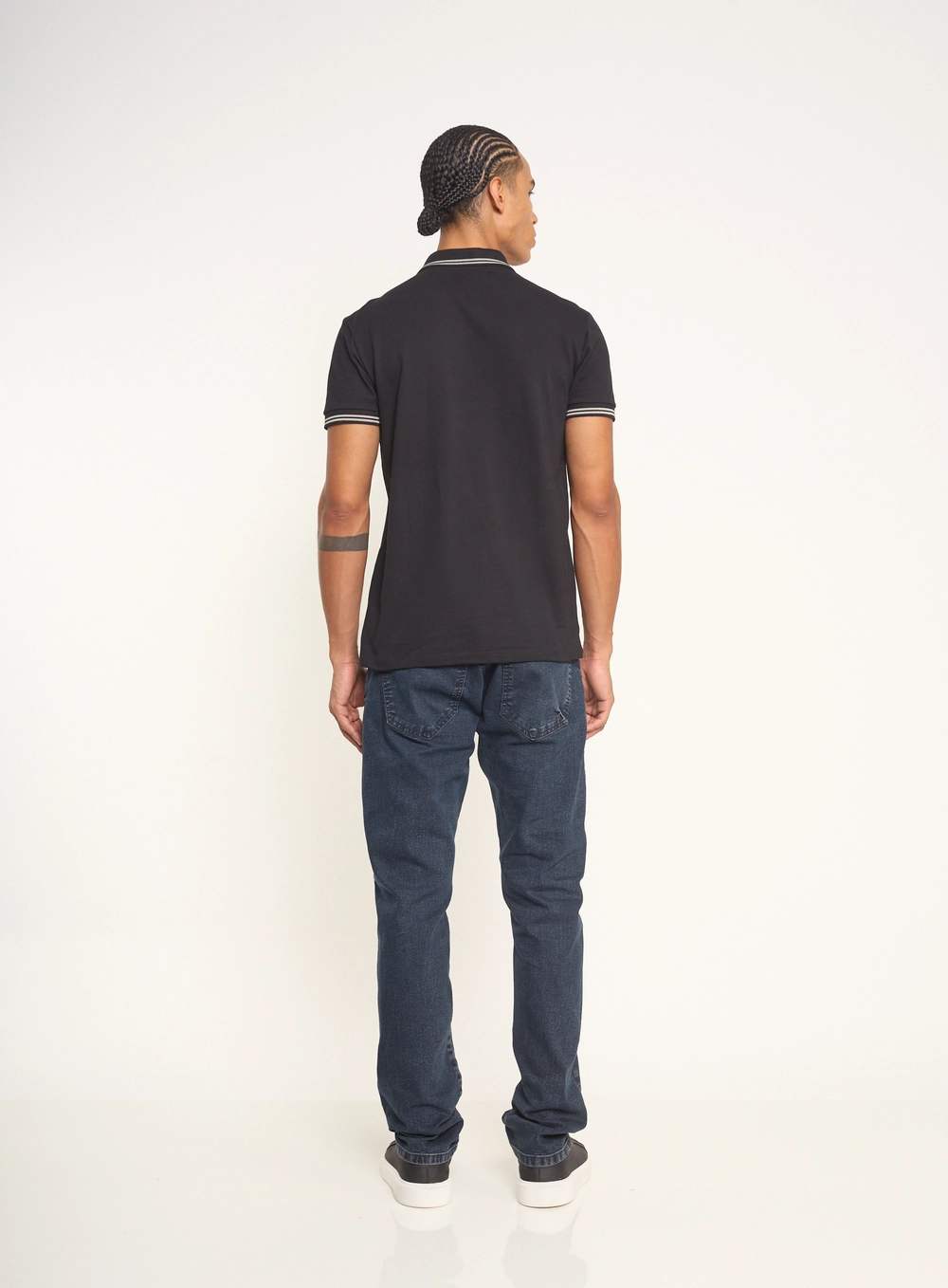 Polo Masculina Com Frisos E Logo Preto