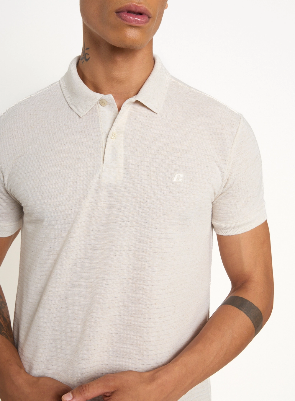 Polo Masculina Com Textura E Botões Off Shell