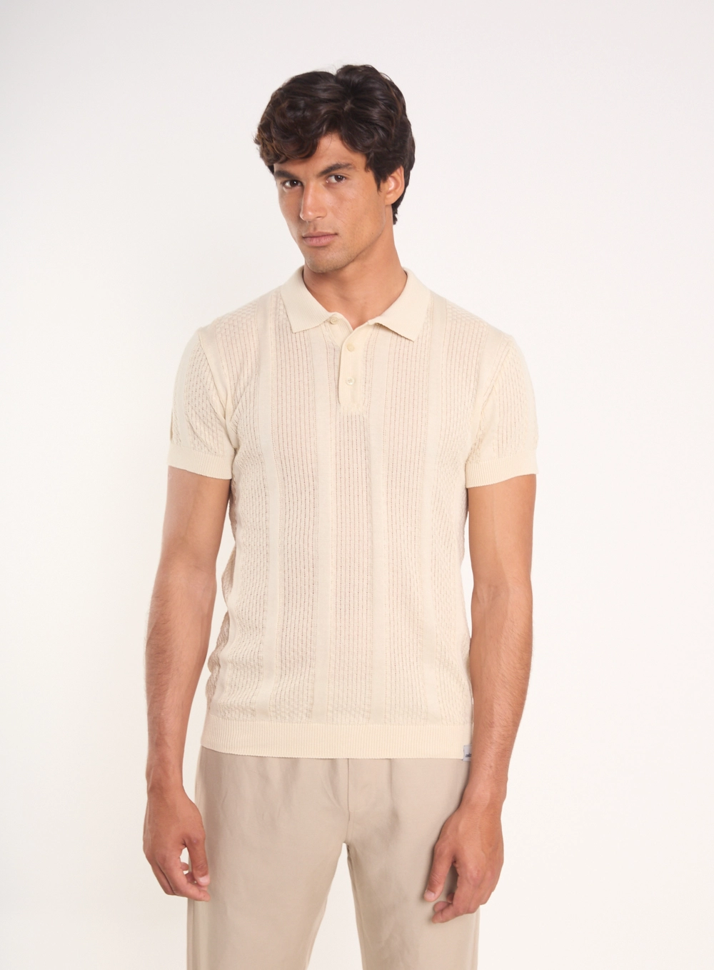 Polo Masculina Com Textura Em Relevo Bege