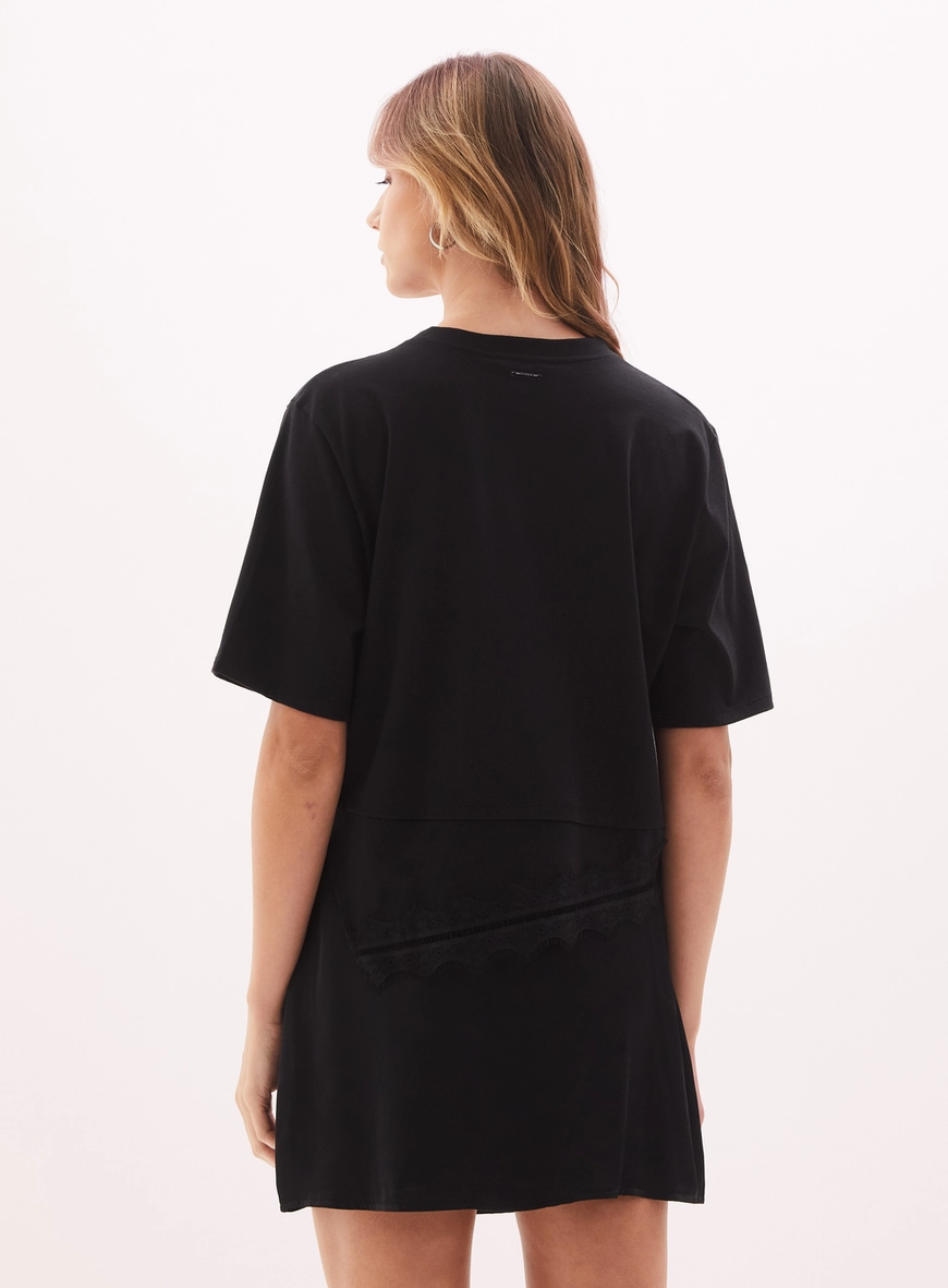 Camiseta Feminina Com Estampa Frontal Preto 2