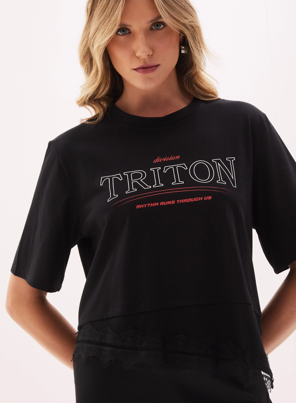 Camiseta Feminina Com Estampa Frontal Preto 3