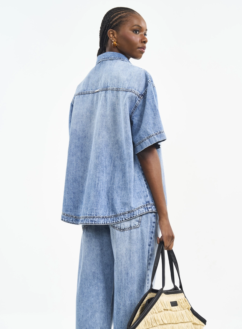 Camisa Jeans Com Bolsos E Manga Curta Índigo