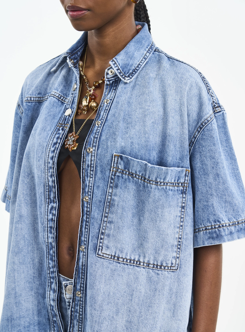 Camisa Jeans Com Bolsos E Manga Curta Índigo