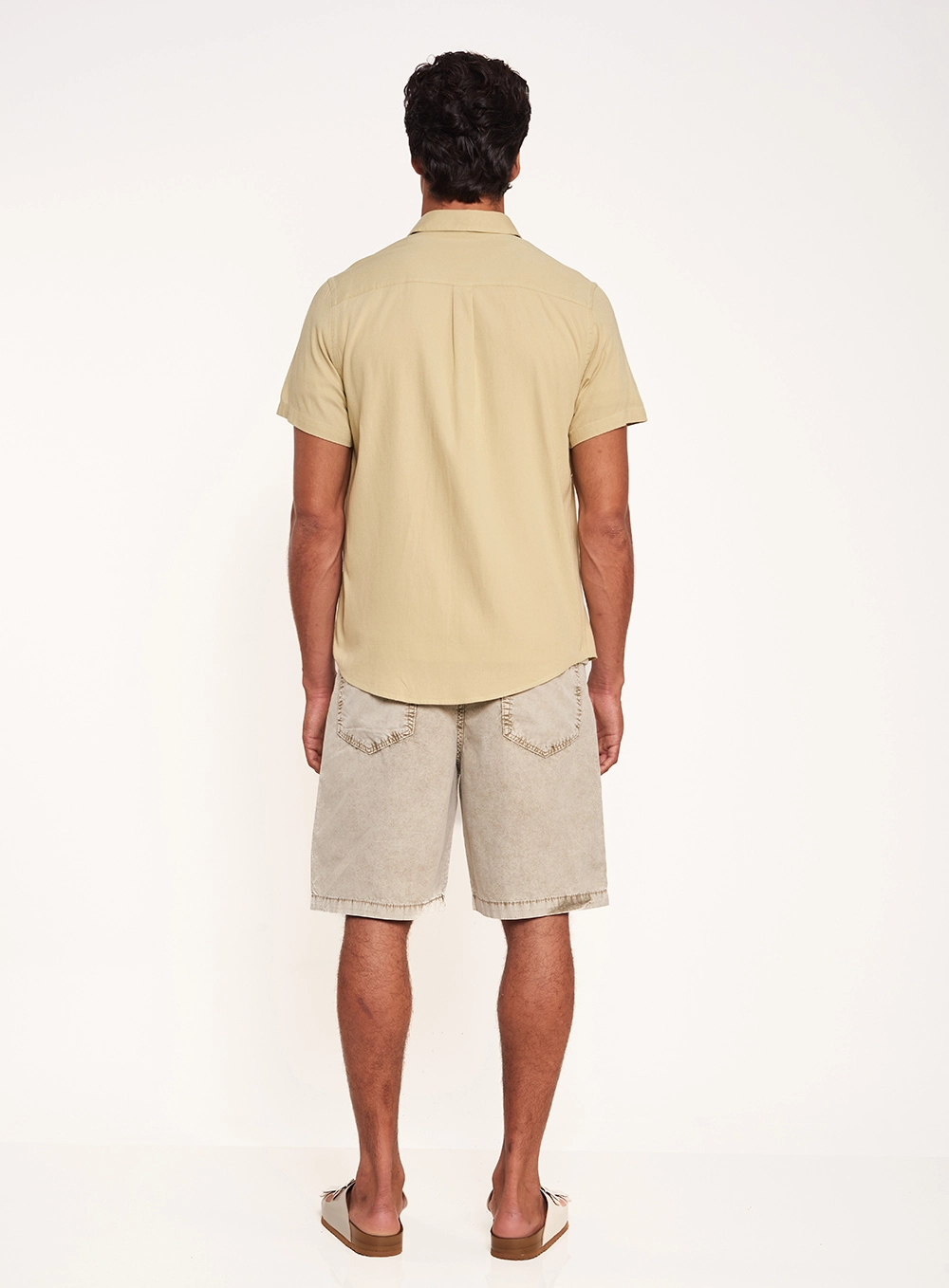 Camisa Masculina Com Botões E Manga Curta Bege