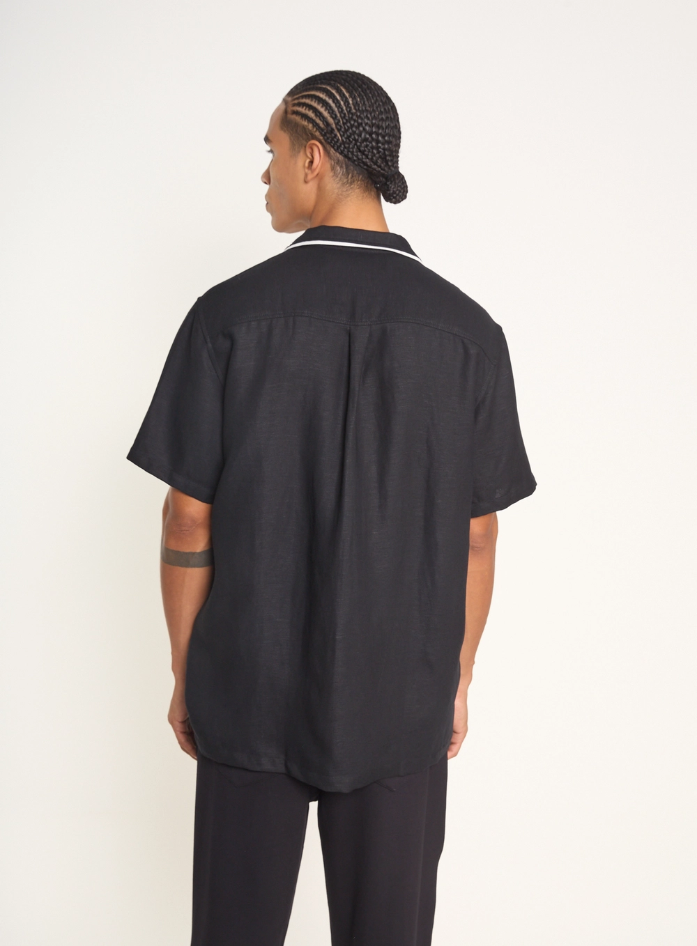 Camisa Masculina Resort Com Bordados Preto