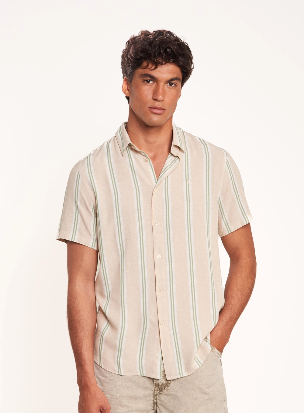 Camisa Masculina De Linho Listrada Com Logo Estampados
