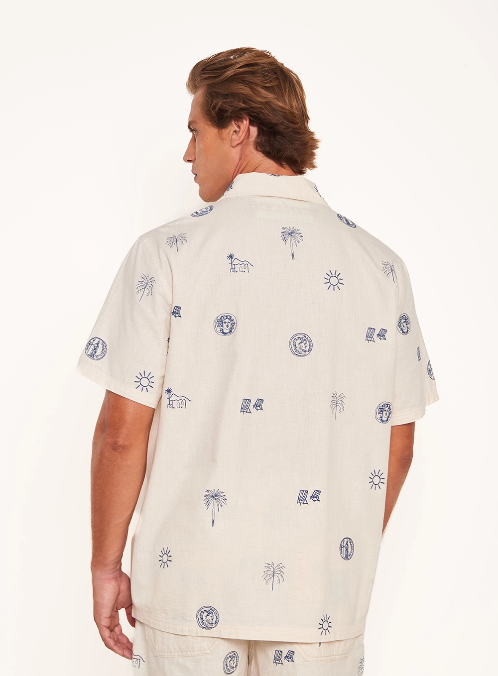 Camisa Masculina Resort Com Bordados E Botões Estampados