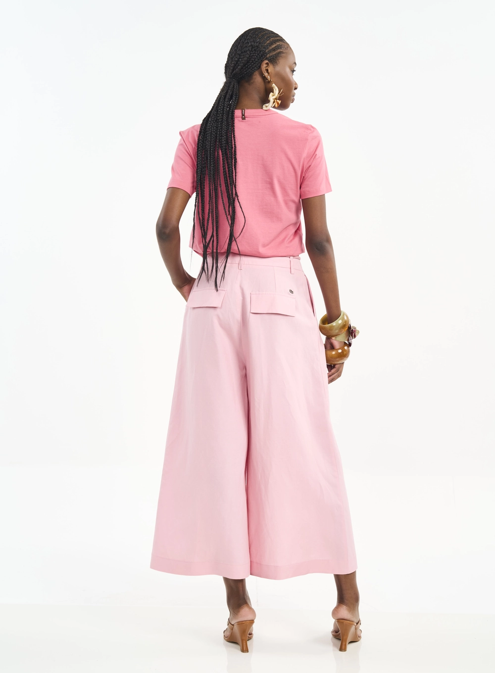 Camiseta Feminina Básica Com Gola Redonda Rosa