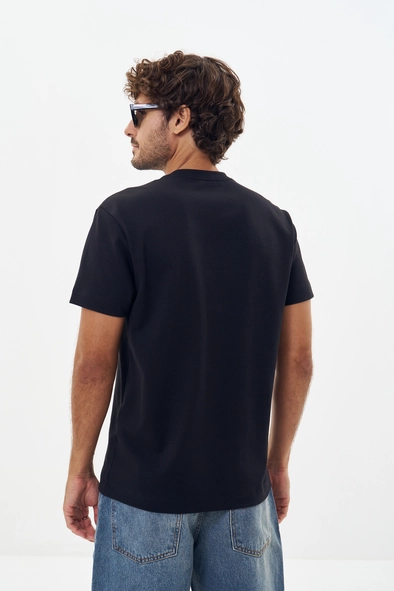 Camiseta Masculina Com Detalhes