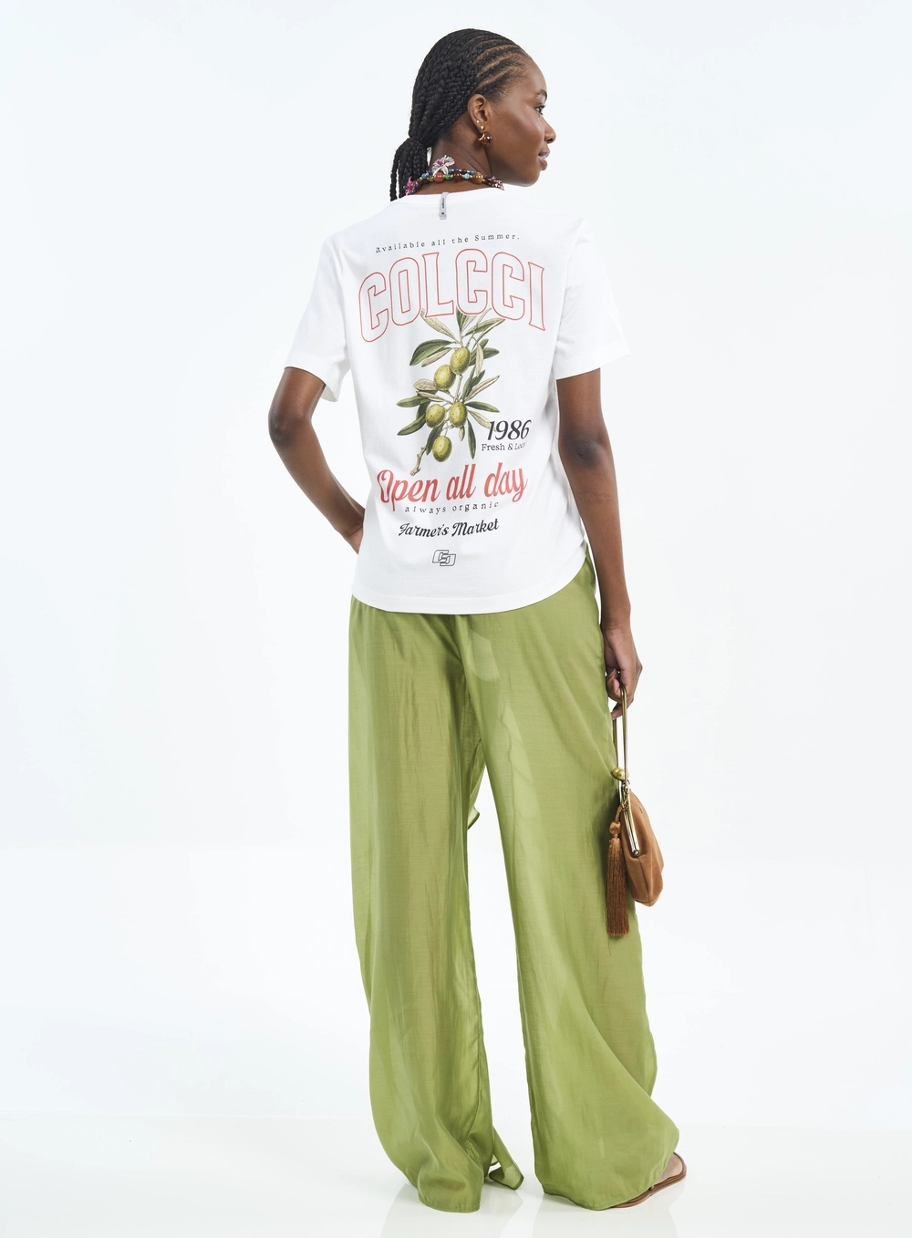 Camiseta Feminina Com Estampa E Decote Redondo Off Shell