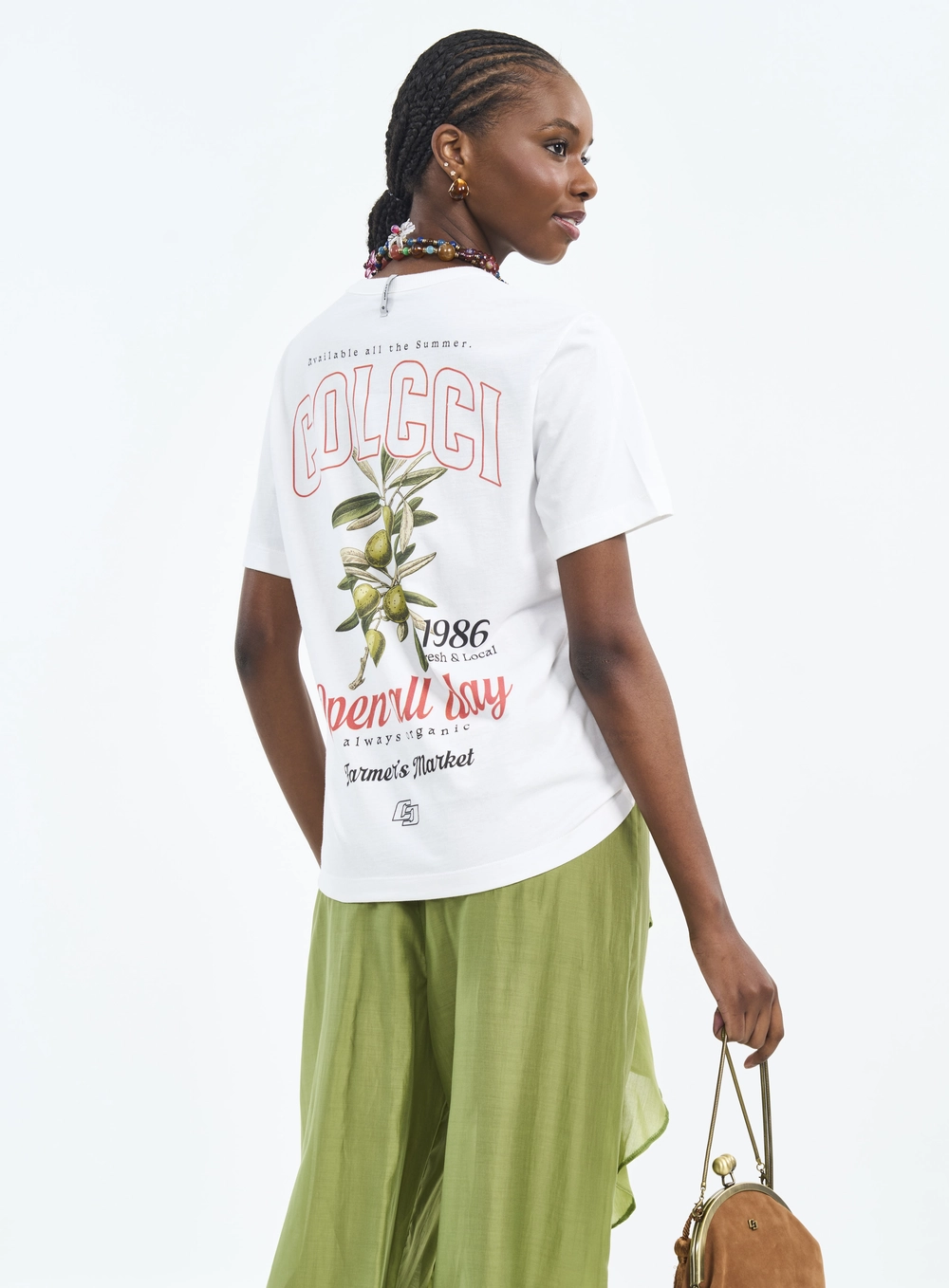 Camiseta Feminina Com Estampa E Decote Redondo Off Shell