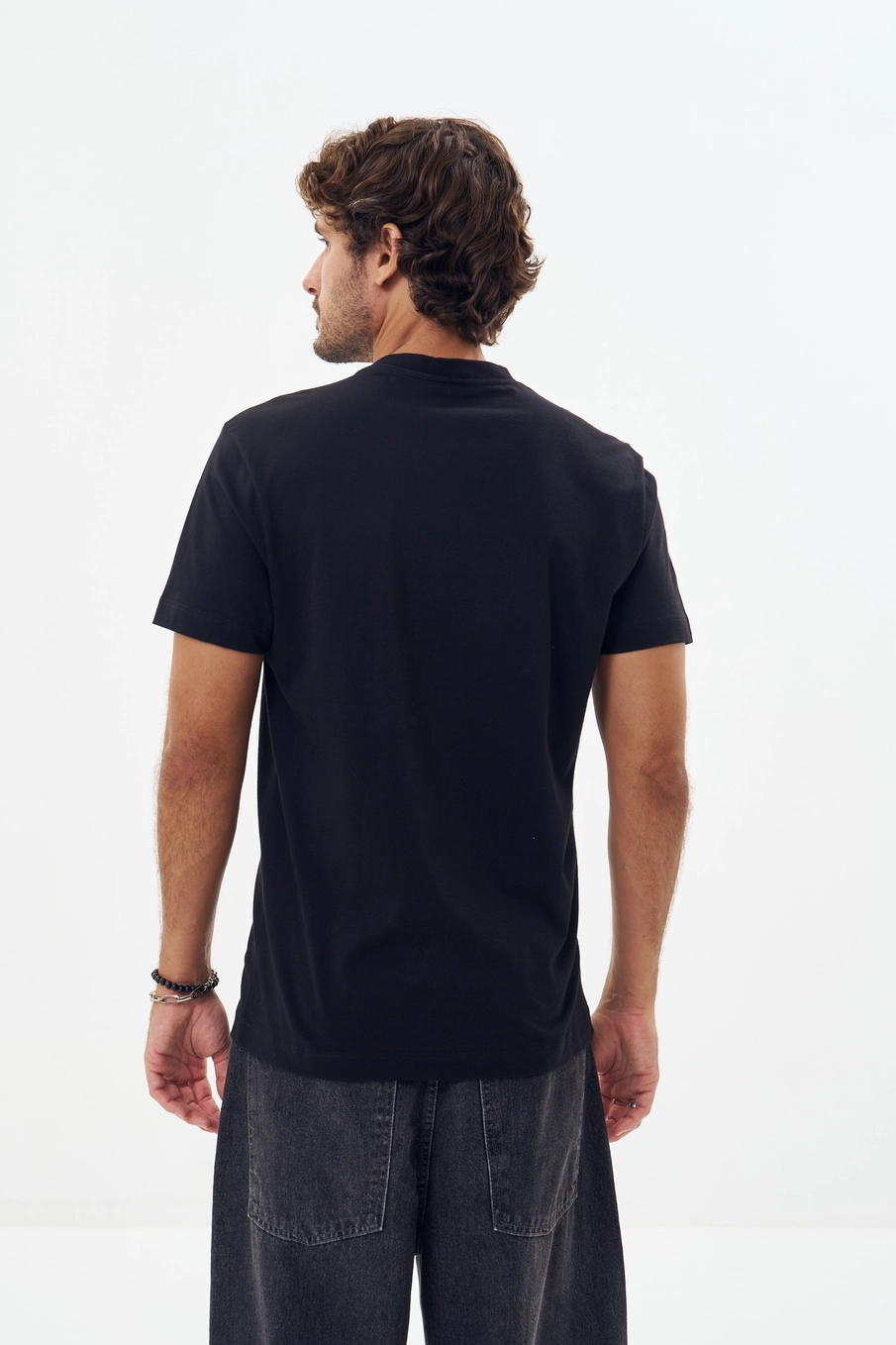 Camiseta Masculina Com Estampa Frontal Preto 2