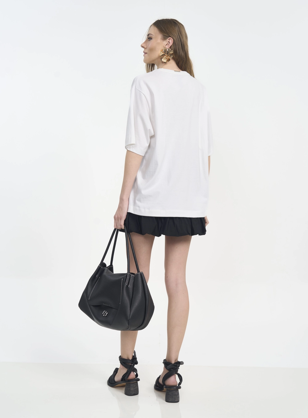 Camiseta Oversized Com Gola Em Ribana Off Shell