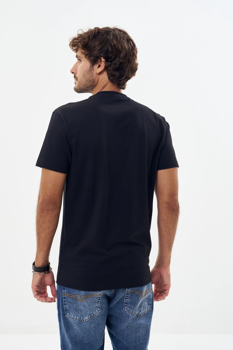 Camiseta Masculina Com Detalhes Preto 2
