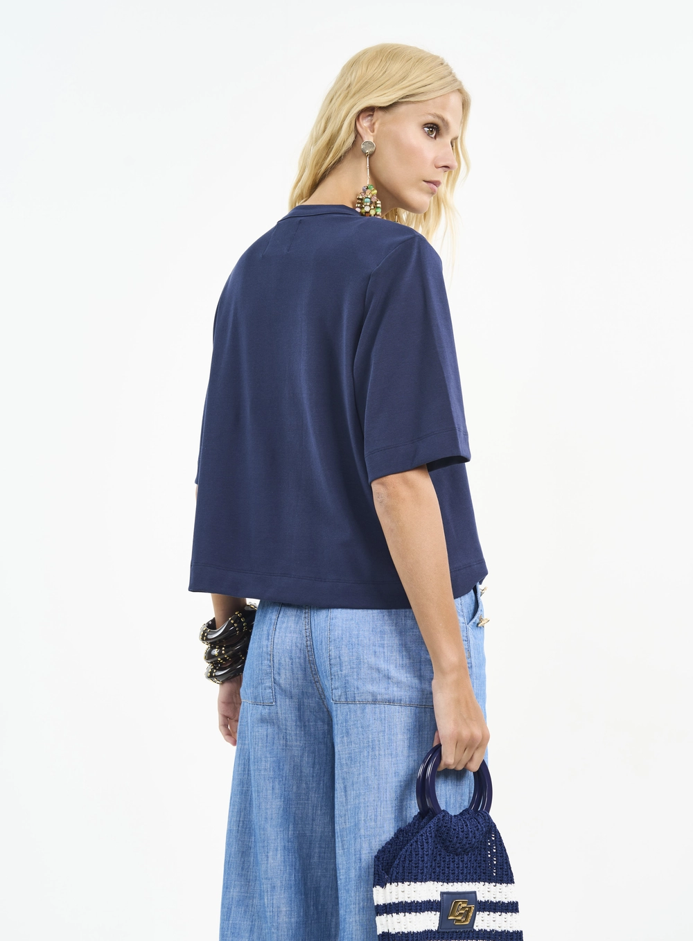 Camiseta Feminina Box Com Ombreiras E Logo Azul