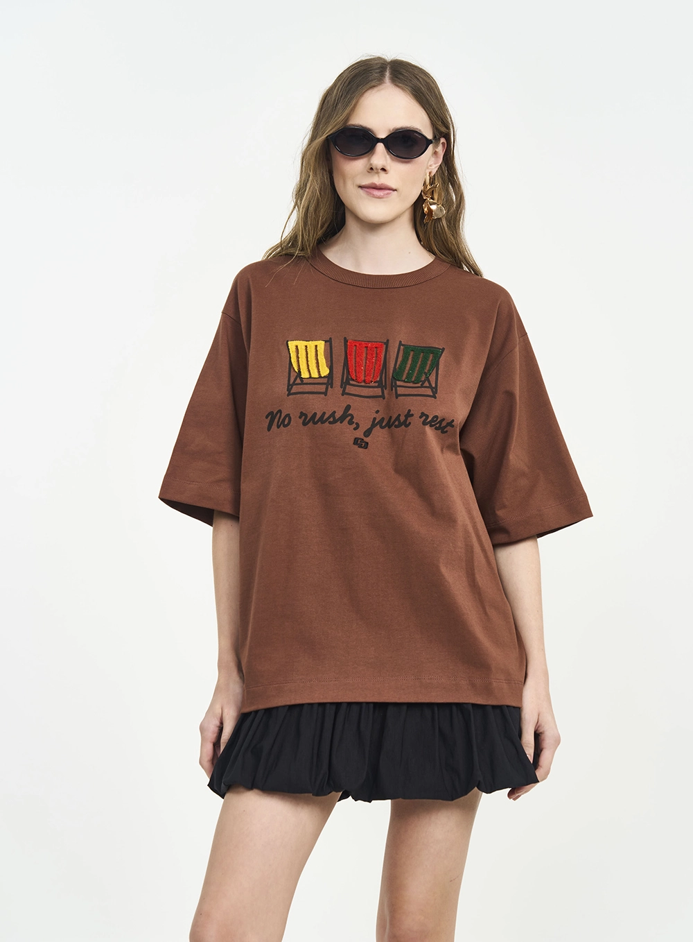 Camiseta Feminina Loose Estampada Marrom
