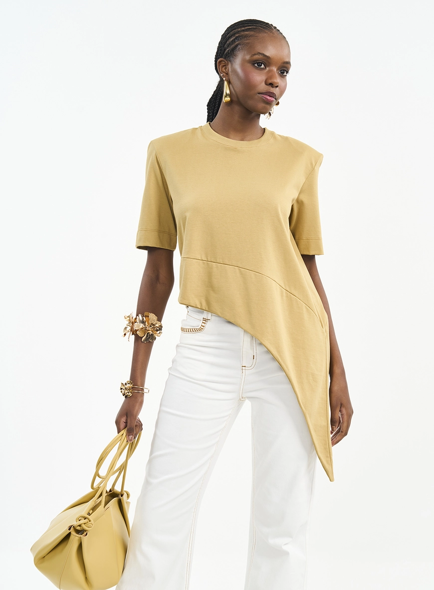Camiseta Feminina Com Ombreiras E Assimetria