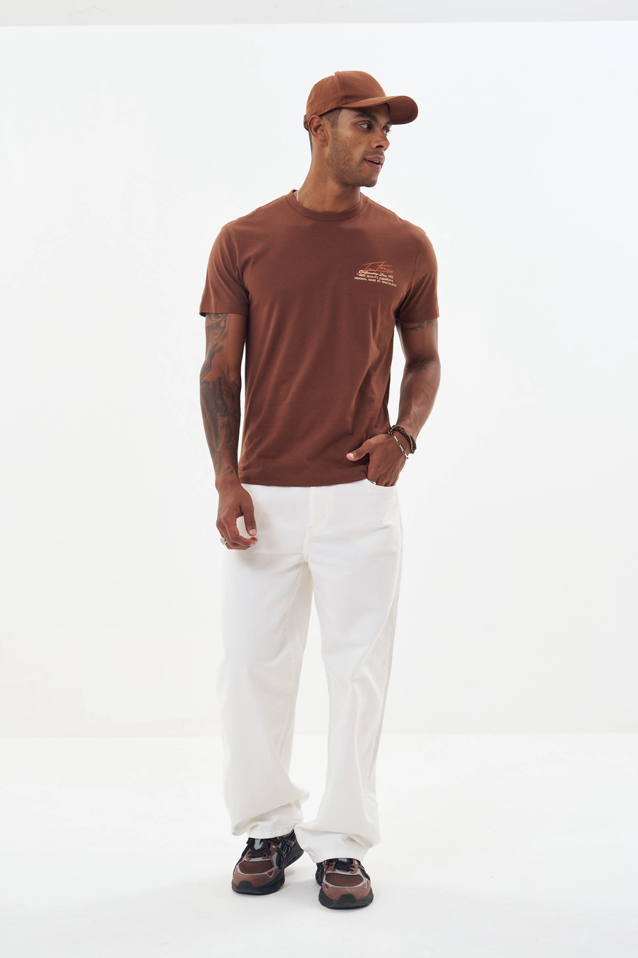Camiseta Masculina Com Estampa Marrom 1