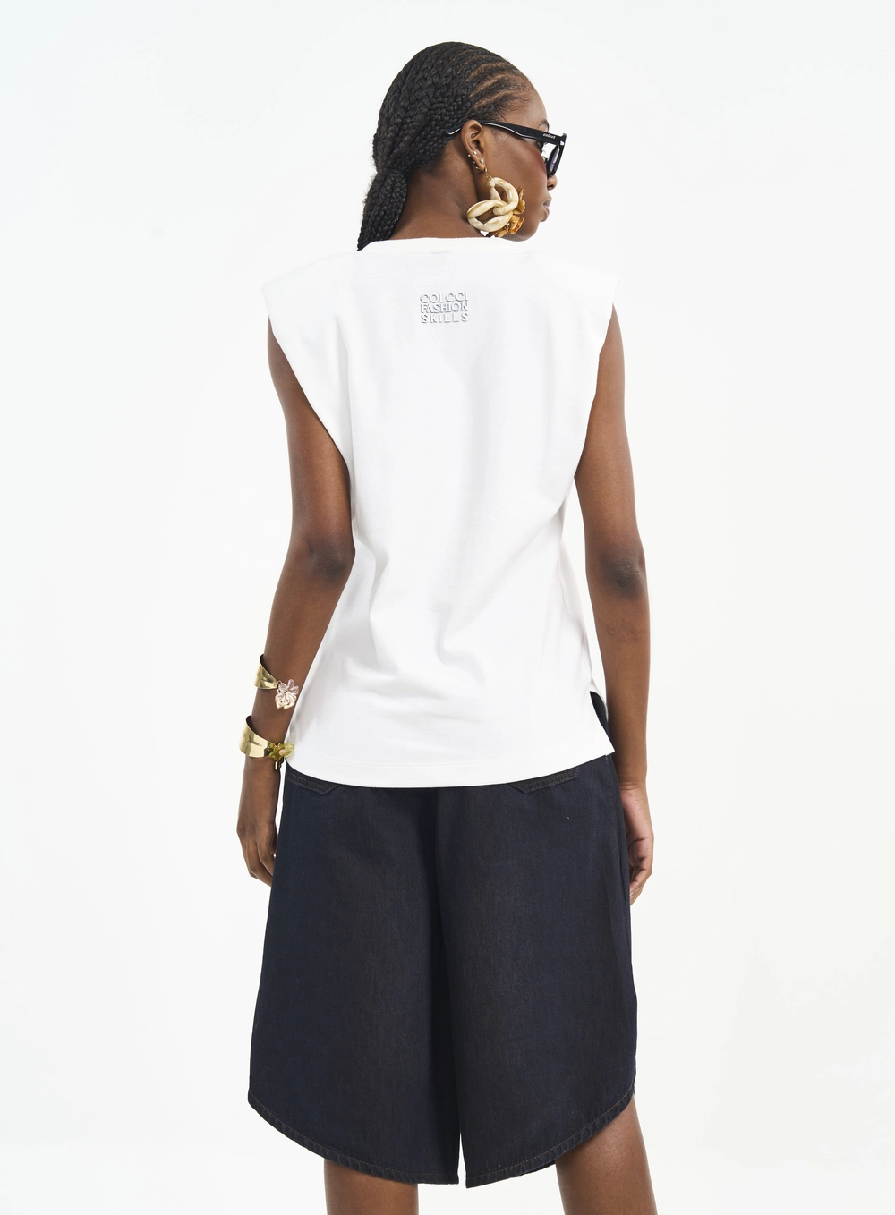 Camiseta Com Ombreiras E Decote V Off Shell