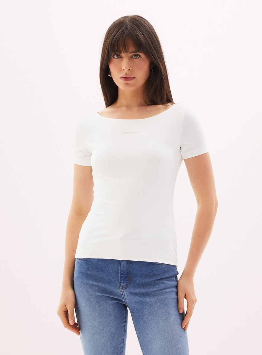 Blusa Feminina Com Decote Canoa Off Shell 1
