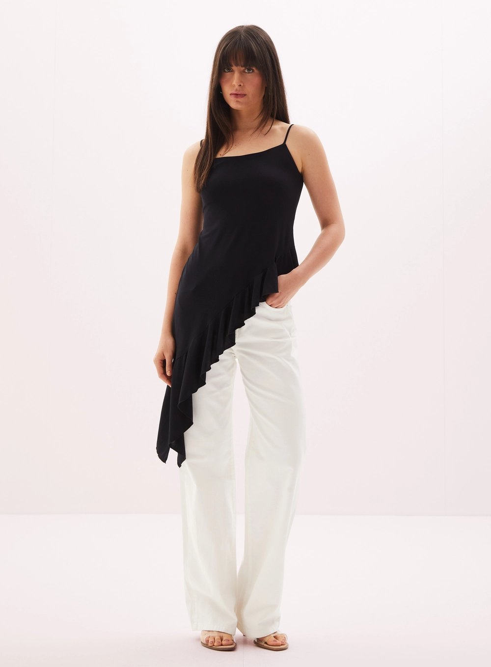 Blusa Feminina Assimétrica Com Babado Preto 1