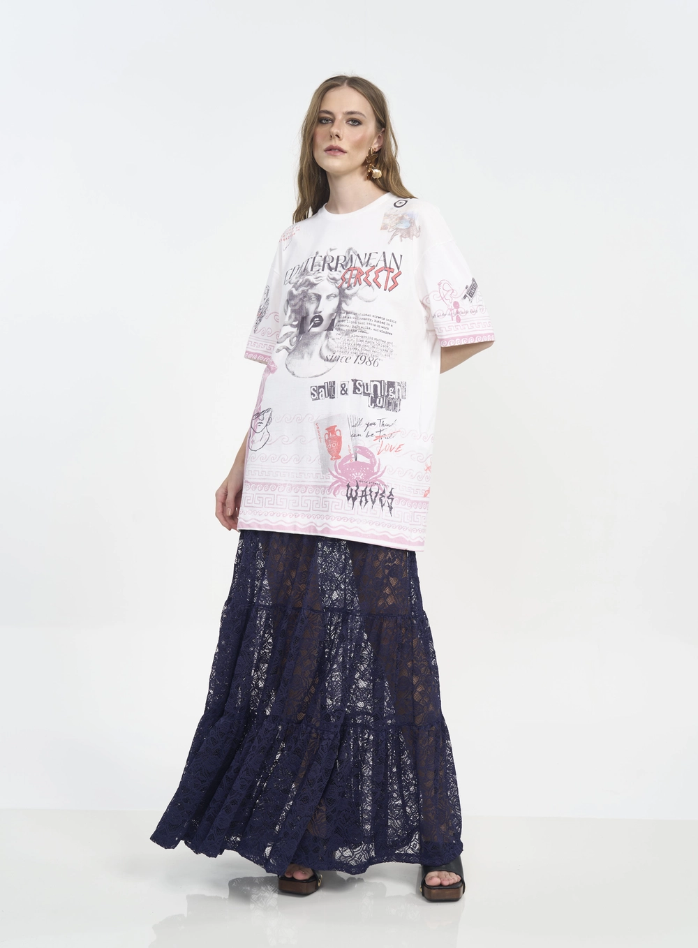 Camiseta Feminina Oversized Com Estampa Off Shell