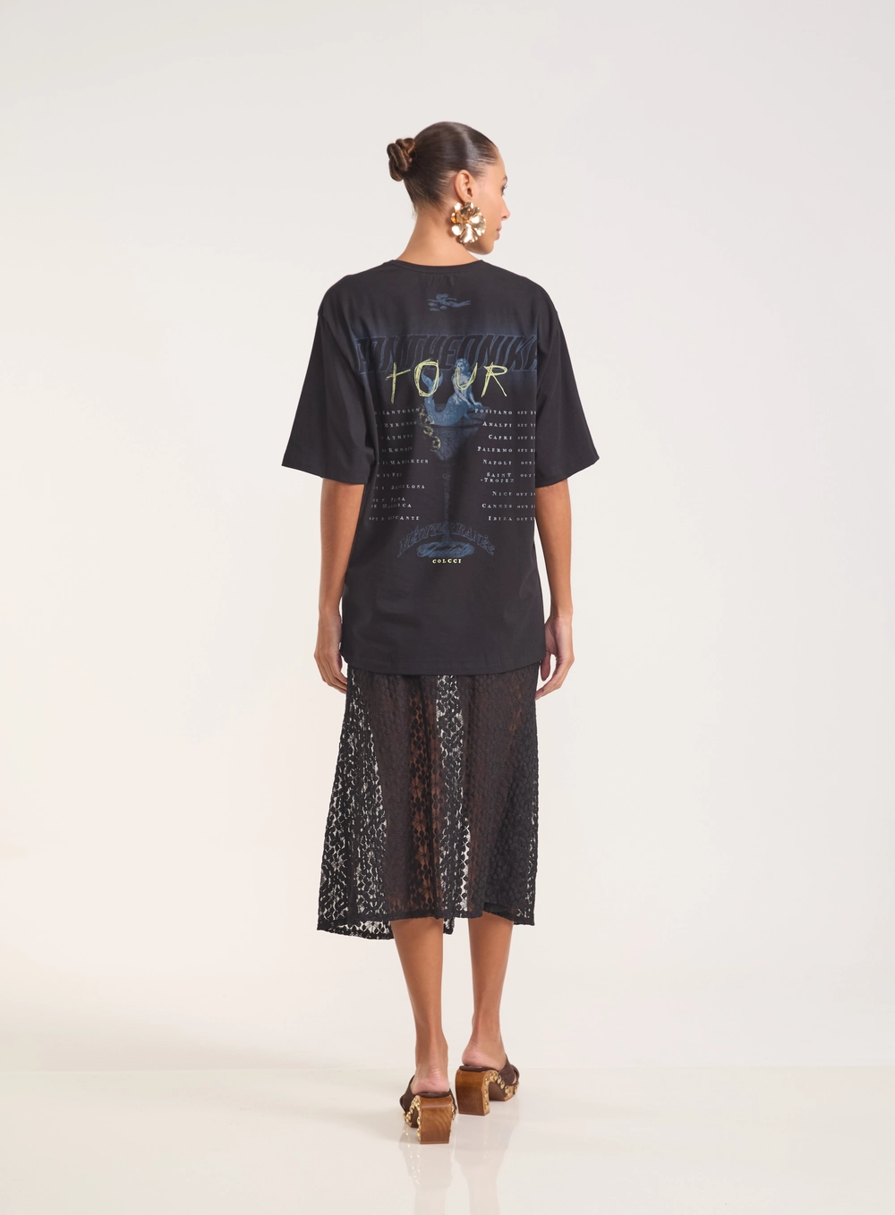 Camiseta Oversized Com Estampa Tour Preto