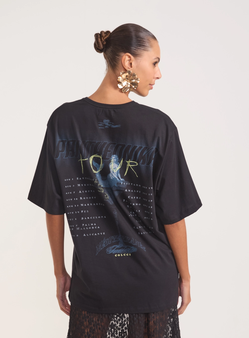 Camiseta Oversized Com Estampa Tour Preto