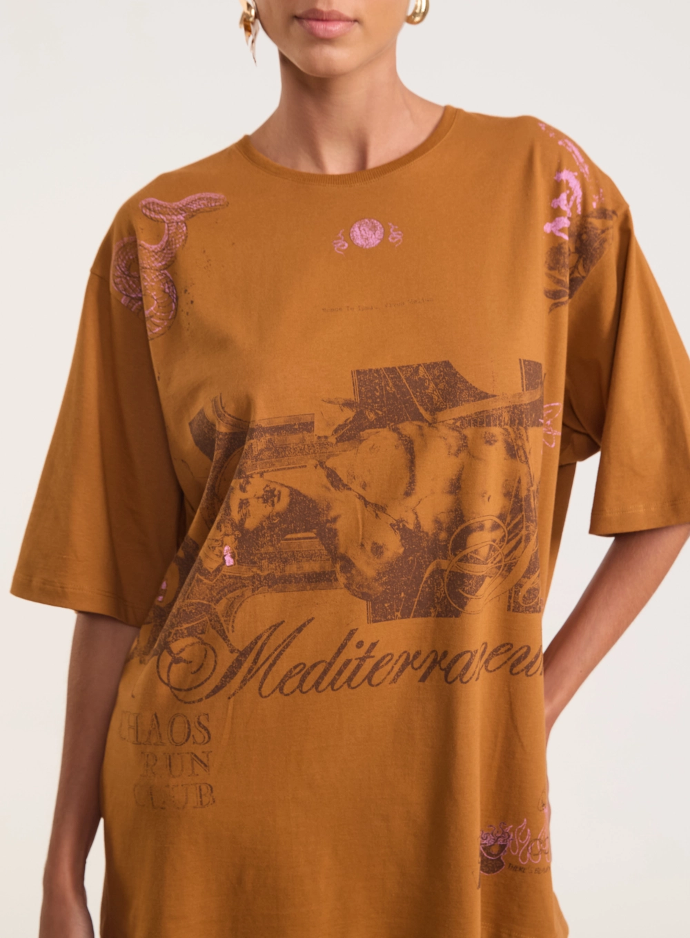 Camiseta Oversized Com Estampa Mediterranean Marrom