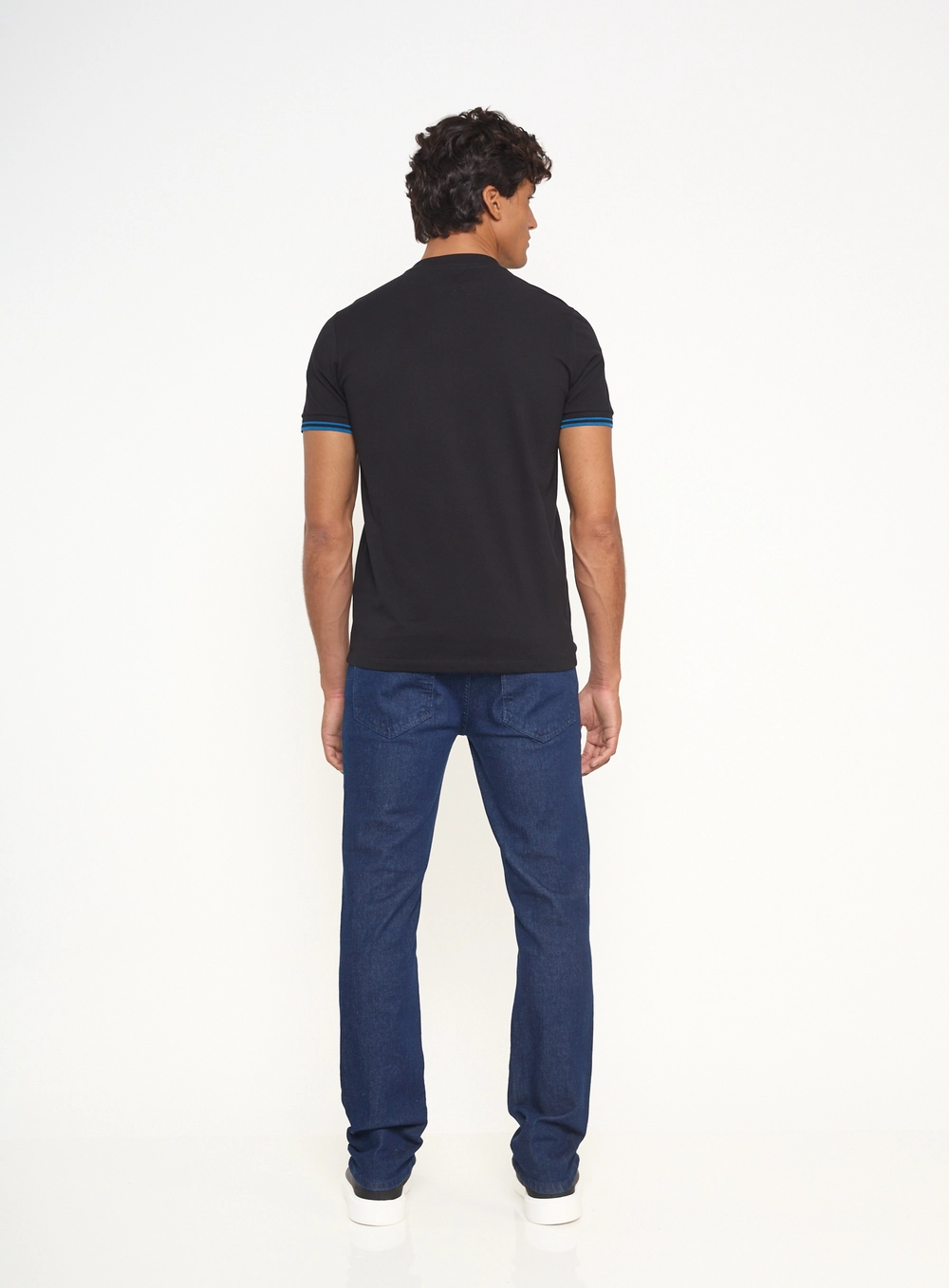 Camiseta Masculina Com Punhos Contrastantes Preto