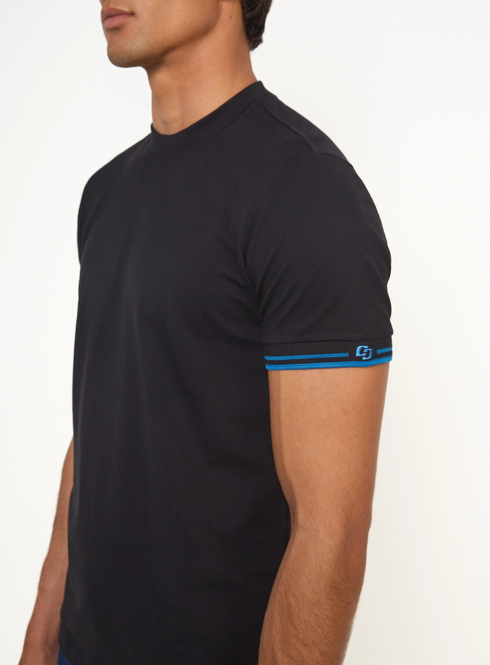 Camiseta Masculina Com Punhos Contrastantes Preto