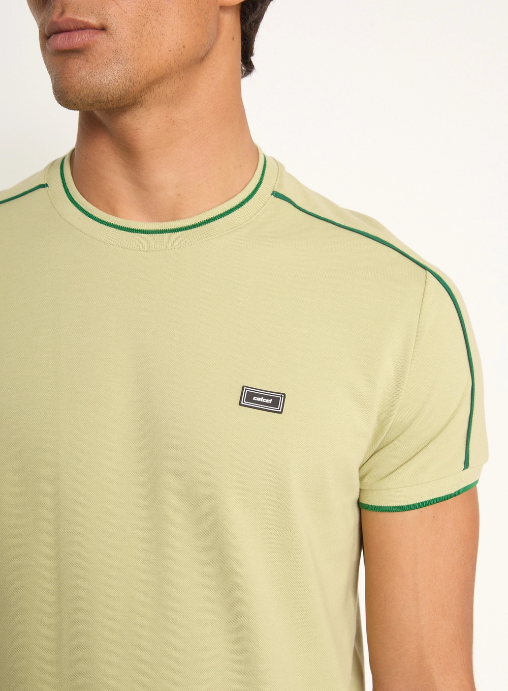 Camiseta Masculina Com Vivo Contrastante Bege