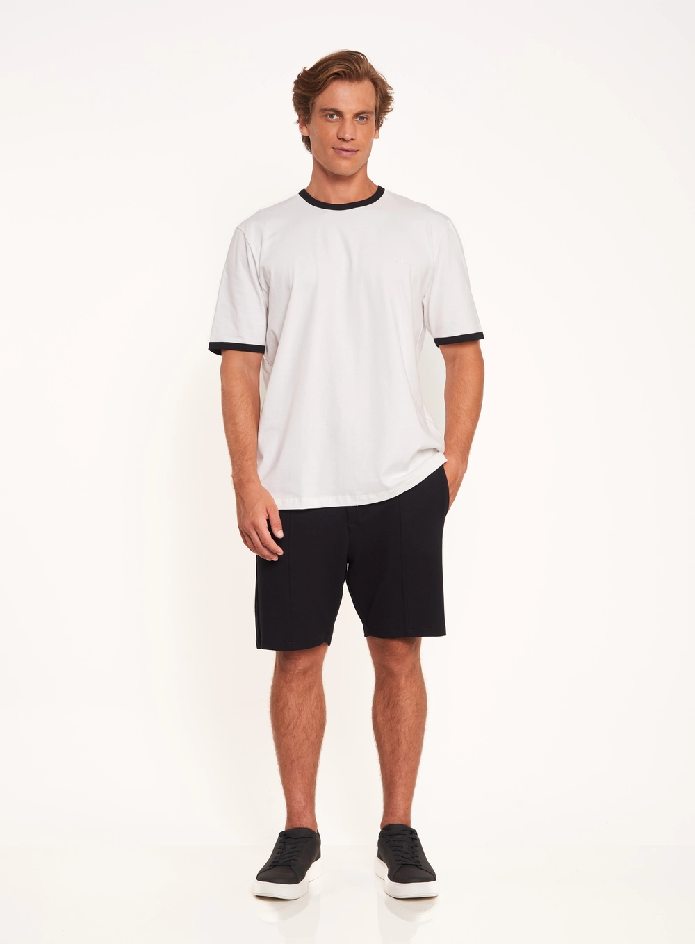 Camiseta Masculina Com Gola E Punhos Contrastantes Off Shell
