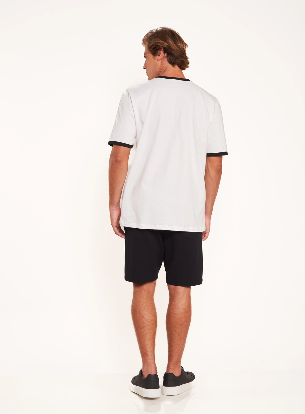 Camiseta Masculina Com Gola E Punhos Contrastantes Off Shell
