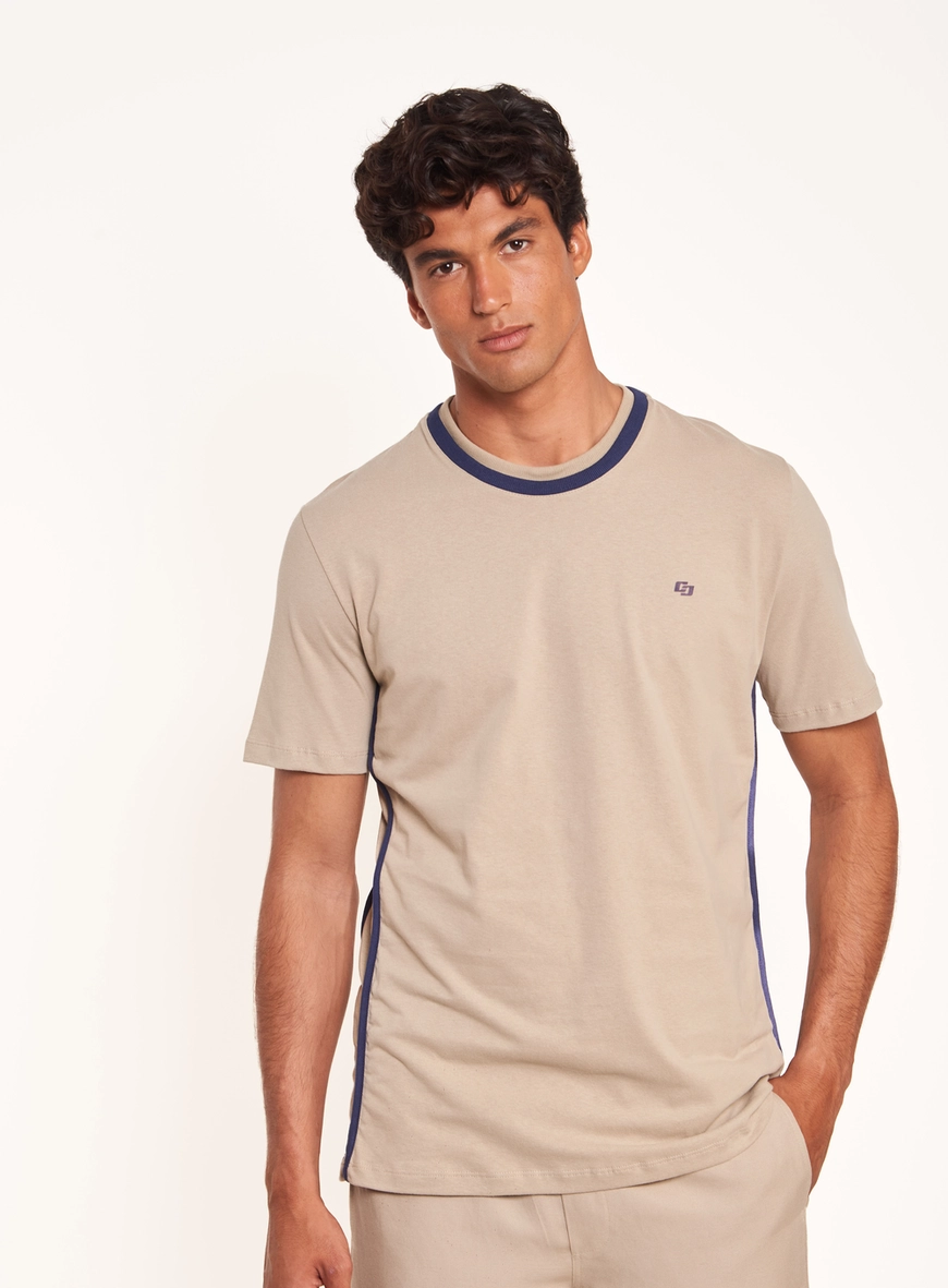 Camiseta Masculina Bicolor Com Gola Contrastante