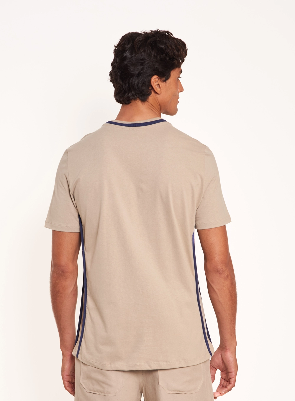 Camiseta Masculina Bicolor Com Gola Contrastante Bege