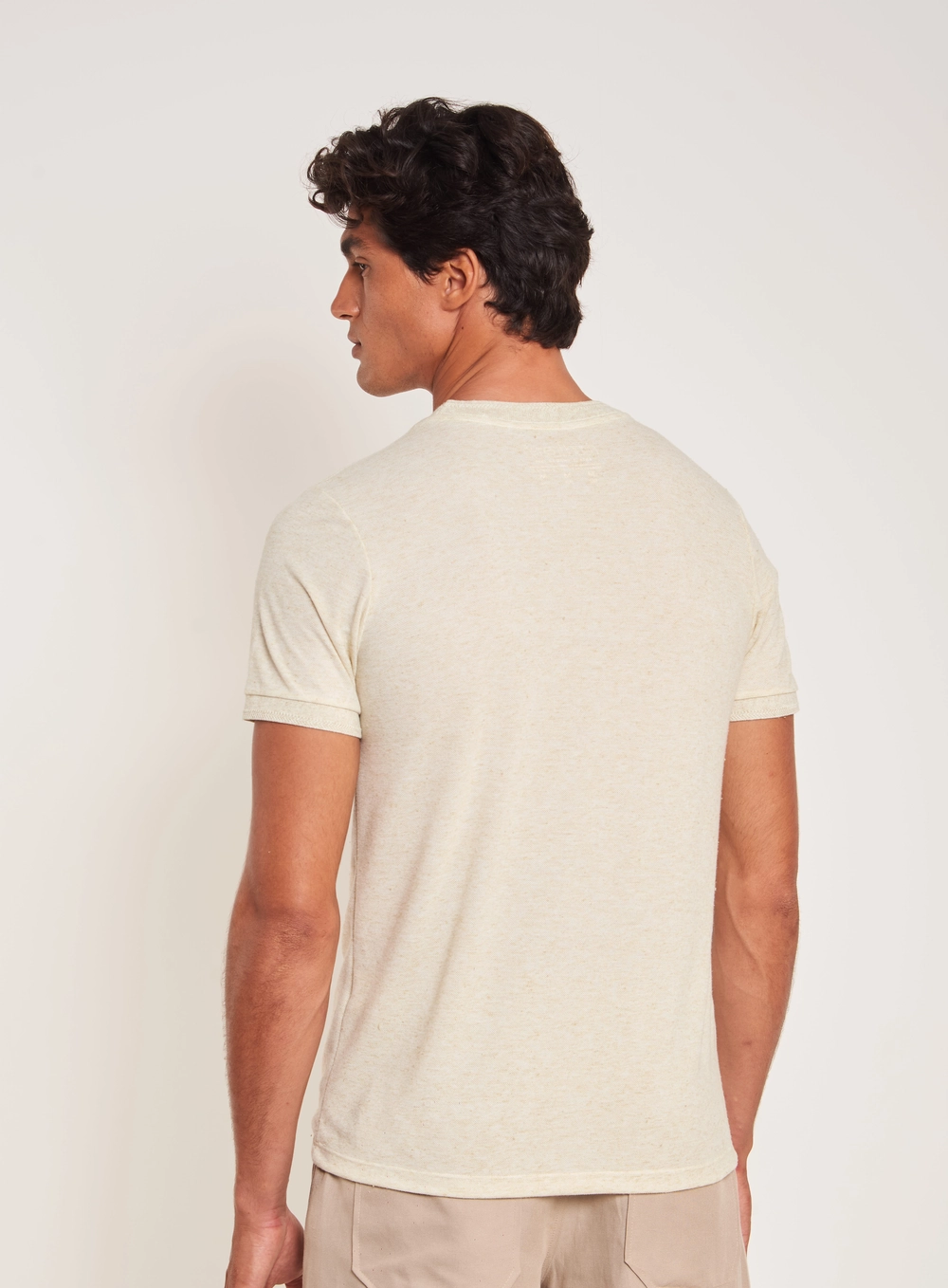 Camiseta Masculina Com Textura E Logo Bordado Bege